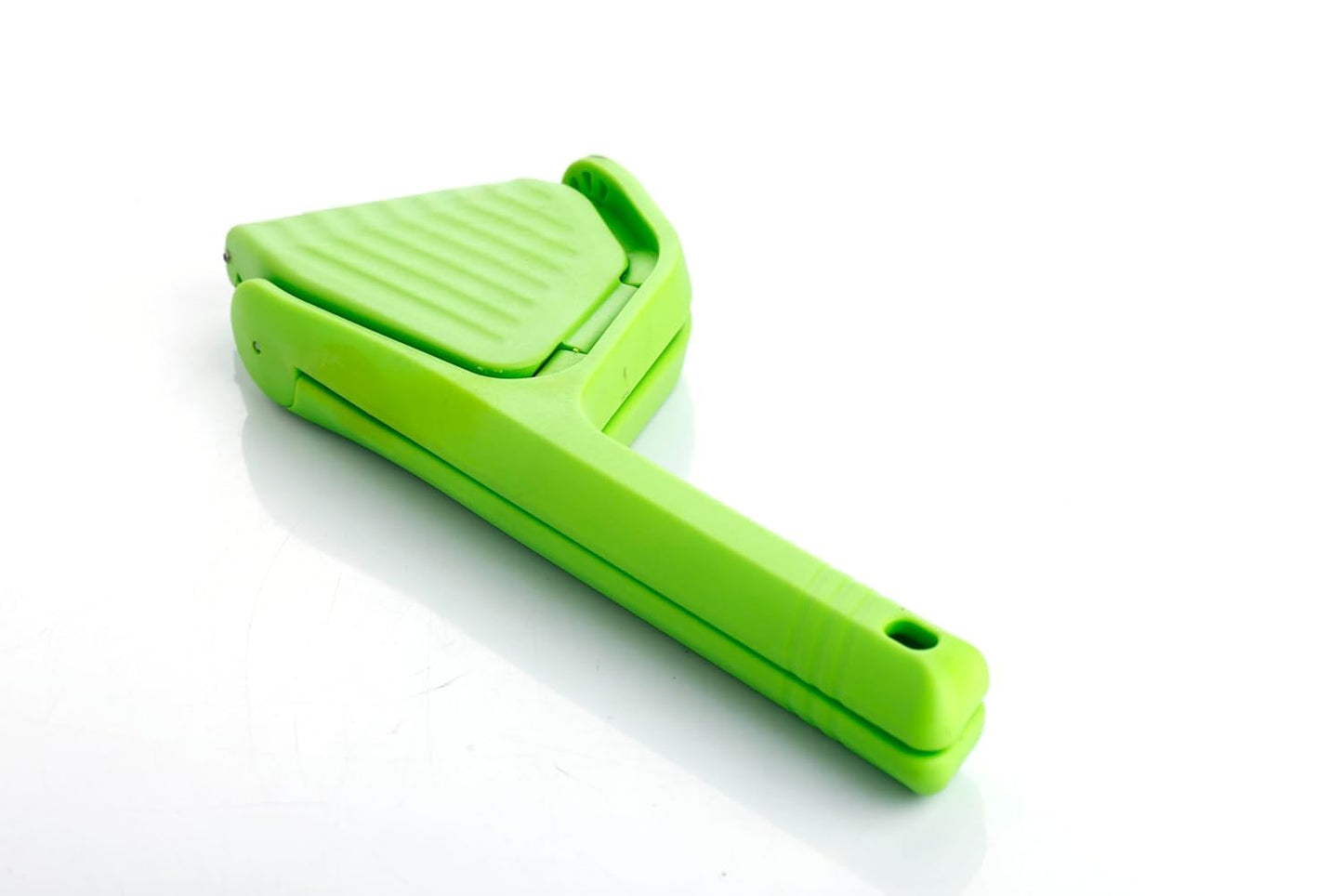 E-COSMOS Hand Press Juicer Machine | Lemon Squeezer With Sideways Pivot to Increase Leverage + Reduce Effort Needed (Green) (Handy Juicer)